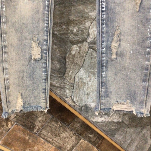 NWT Crazy 3D Embroidered Flowers beautiful jeans! - Picture 7 of 16